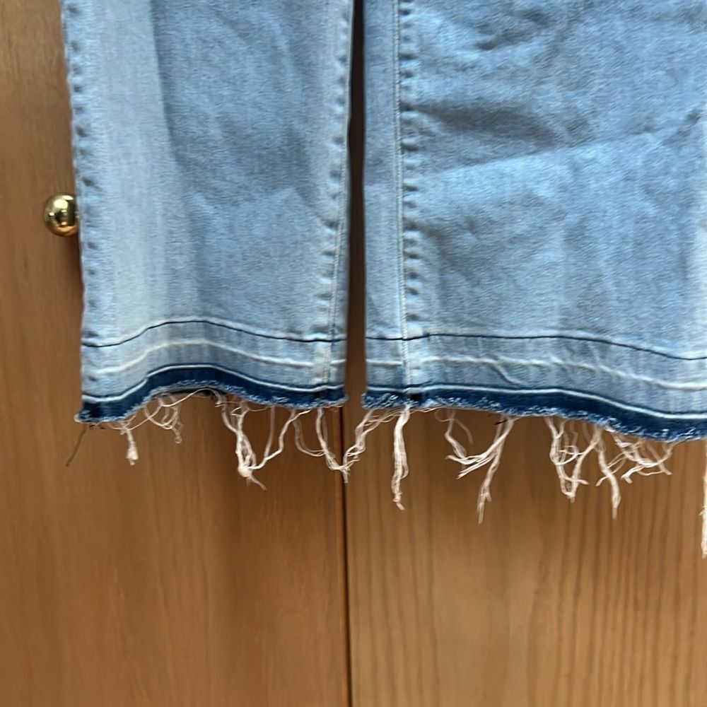 Veronica Beard Jackie In Sky W/Fray Straight Leg Jeans Size 31 EUC - Picture 3 of 8